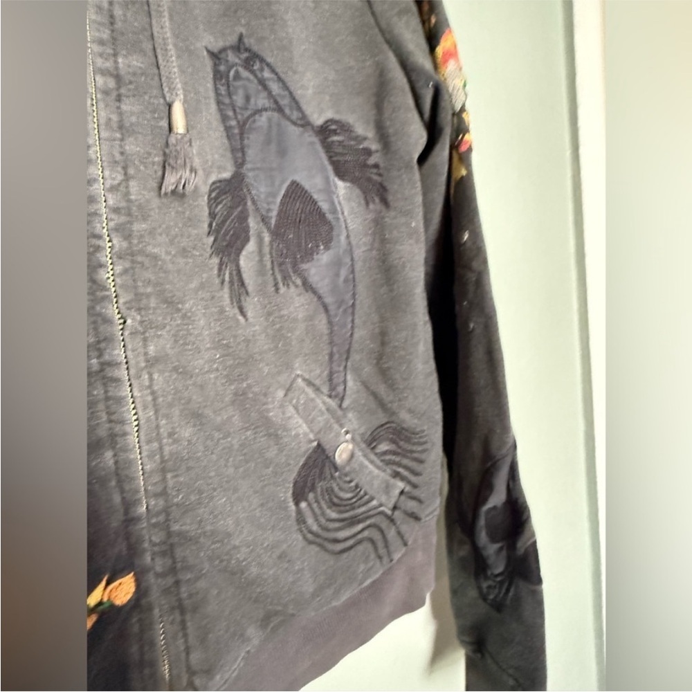 Da-Nang embroidered dark grey hoodie - Picture 5 of 8